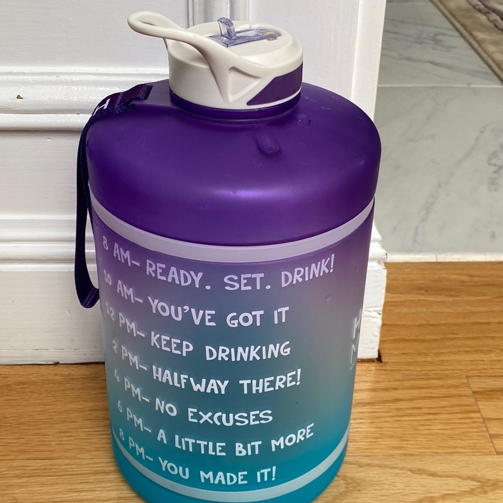 128oz gallon water bottle by hydromate